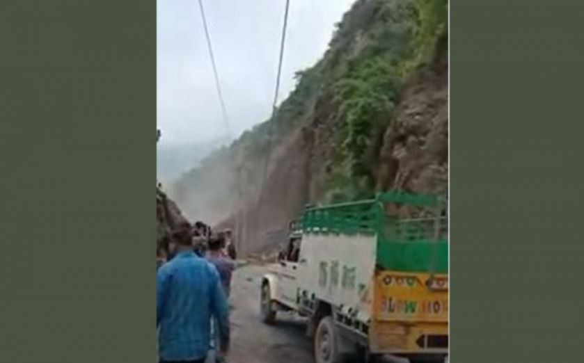 वीडियो: हिमाचल प्रदेश के सोलन-सिरमौर जिले में भूस्खलन, मलबे के नीचे दबे लोगों की तलाश जारी