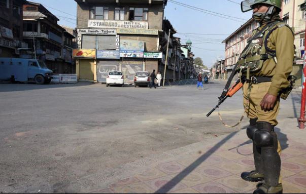 जम्मू-कश्मीर: आर्टिकल-370 हटाने के बाद हिरासत में लिए गए चार और नेताओं को किया गया रिहा