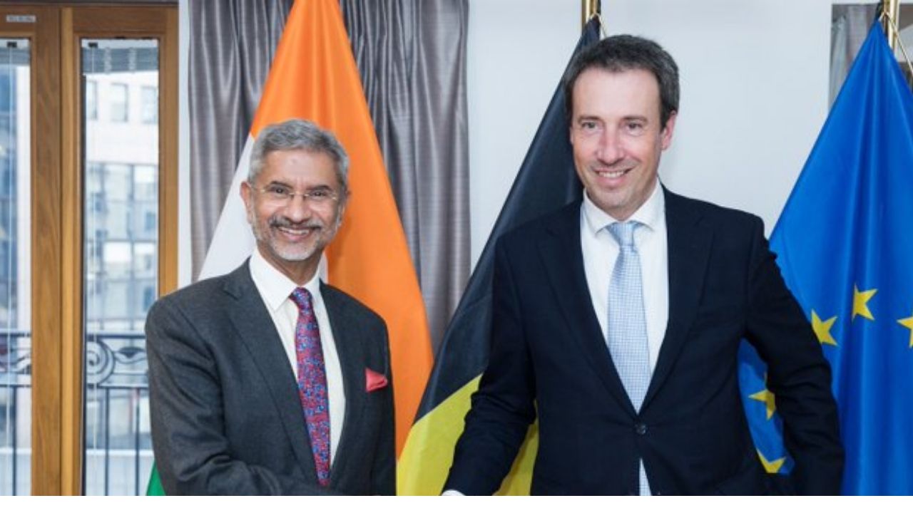 बेल्जियम के विदेश मंत्री फिलिप्पे गोफिन से मुलाकात करते हुए विदेश मंत्री एस जयशंकर
