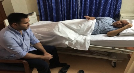 पिता लालू की बिगड़ती तबीयत को लेकर चिंतित तेजस्वी, देखने पहुंचे अस्पताल