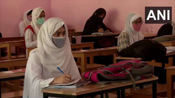 कश्मीर के स्कूलों में हिंदू भजनों को शामिल किए जाने पर एमएमयू की आपत्ति, कहा- इस्लामी पहचान हमारी मौलिक जिम्मेदारी