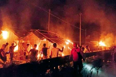 भदोही में दुर्गा पूजा पंडाल में भीषण आग, पांच लोगों की मौत, 60 से ज्यादा झुलसे