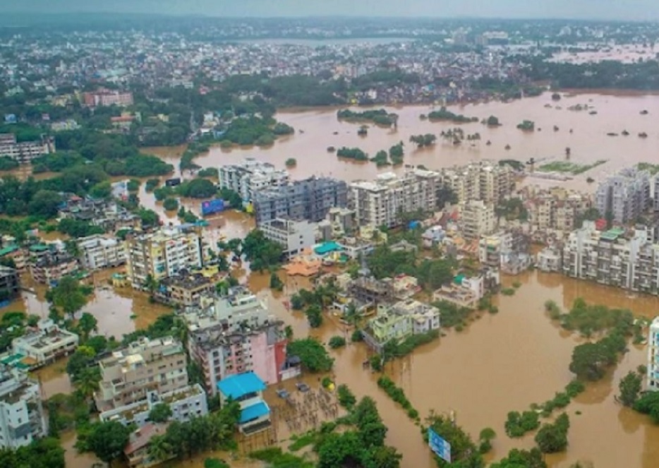 बाढ़-बारिश का कहर जारी; केरल, कर्नाटक, महाराष्ट्र और गुजरात में अब तक 157 लोगों की मौत