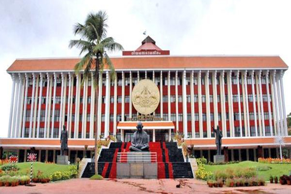 केरल में गहराया संकट, राज्यपाल को हटाने का प्रस्ताव लाने के लिए कांग्रेस का नोटिस