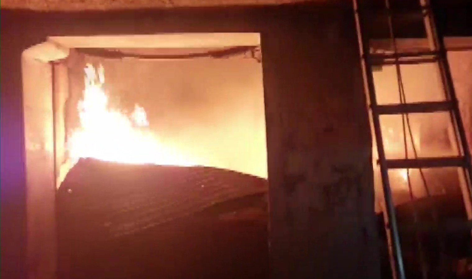 तेलंगाना: हैदराबाद में गोदाम में लगी भीषण आग, 11 लोगों की मौत