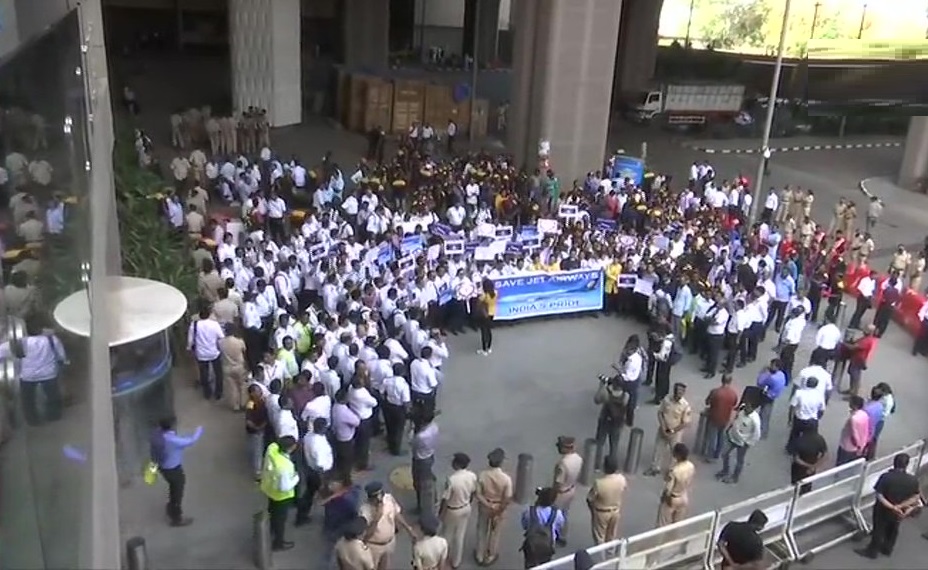 महाराष्ट्र: मुंबई के छत्रपति शिवाजी महाराज अंतर्राष्ट्रीय हवाई अड्डे पर जेट एयरवेज के कर्मचारियों का विरोध प्रदर्शन