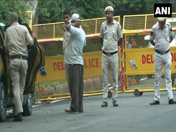 दिल्ली के स्कूल में बम की धमकी, पुलिस ने कहा-कोई संदिग्ध वस्तु नहीं मिली