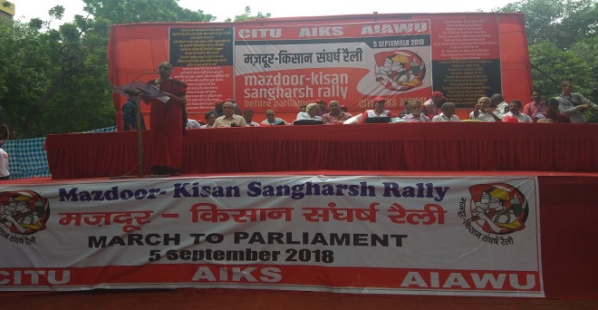 दिल्ली में मोदी सरकार के खिलाफ किसान-मजदूरों का हल्ला बोल, इन मांगों को लेकर संसद मार्च