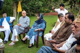 चुनावों के लिए जम्मू-कश्मीर के राजनीतिक दलों से बातचीत की तैयारी में केंद्र, गुपकार भी होगा शामिल
