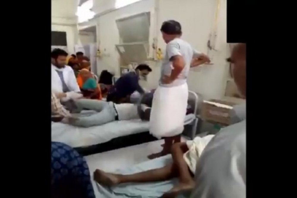 वीडियो: जयपुर के सरकारी अस्पताल में डॉक्टर ने मरीज की पिटाई की, जांच के आदेश