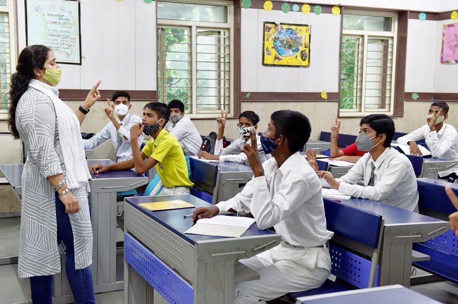 दिल्ली: छात्र में दिखे कोविड के लक्षण, स्कूल ने कक्षाओं को ऑनलाइन करने का फैसला किया