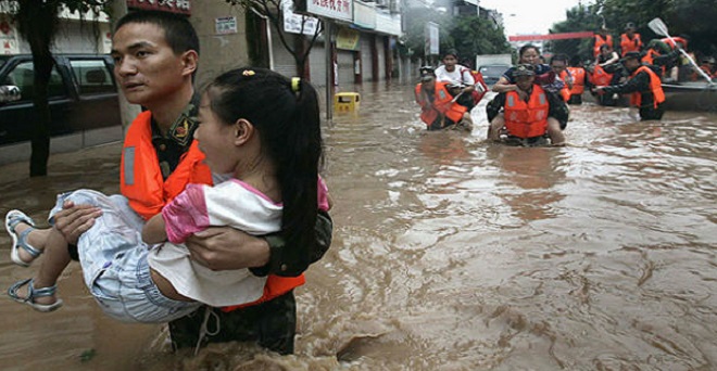 चीन में बारिश से भारी तबाही, 132 से ज्यादा की मौत, ढाई लाख लोग फंसे