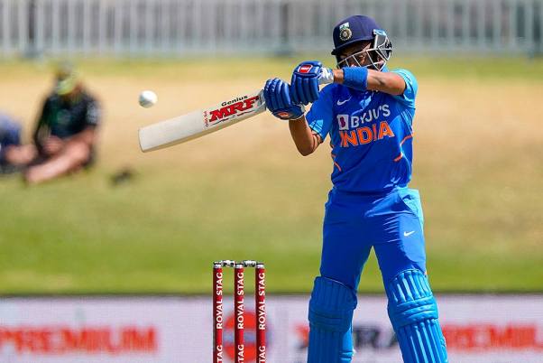 न्यूजीलैंड में एक दिवसीय क्रिकेट अंतरराष्ट्रीय मैच के दौरान बल्लेबाजी करते भारत के पृथ्वी शॉ