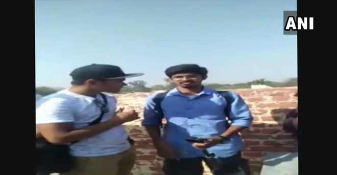 ताजमहल के निकट ड्रोन उड़ाते पकड़े गए दो पर्यटक
