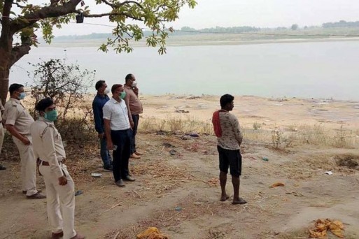 बक्सर: गंगा नदी में मिले शव पर पटना हाई कोर्ट की टिप्पणी, सत्यापित आंकड़े दे सरकार नहीं तो सब झूठा माना जाएगा