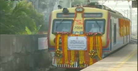 मुम्बई में पहली AC लोकल ट्रेन की शुरूआत, पूरा हुआ लाखों यात्रियों का सपना