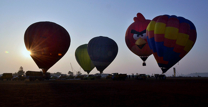 रंगीन गुब्बारों का रोमांच