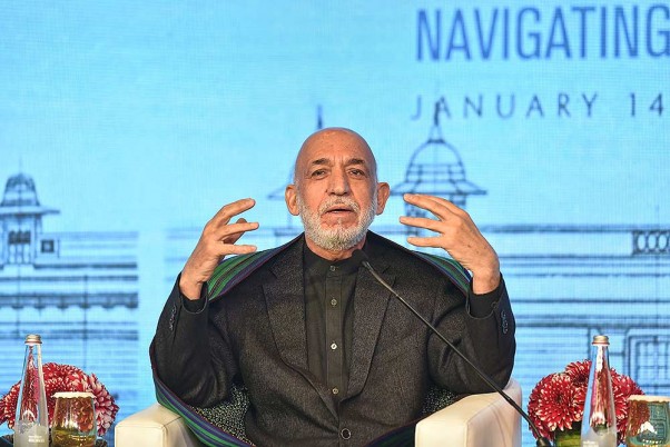 नई दिल्ली में रायसीना डायलॉग 2020 में एक सत्र को संबोधित करते अफगानिस्तान के पूर्व राष्ट्रपति हामिद करजई