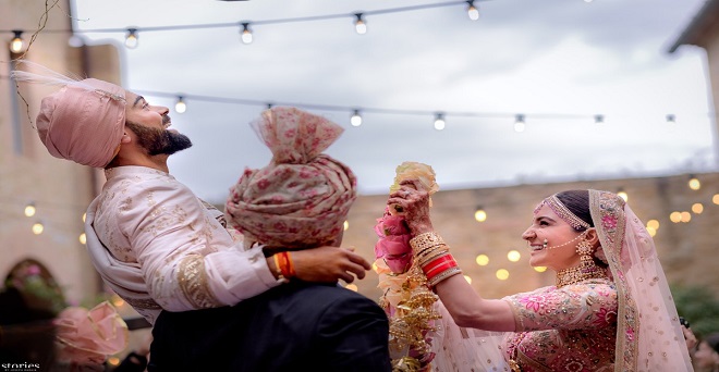 शादी के बंधन में बंधे विराट-अनुष्का, कोहली ने साझा की तस्वीर
