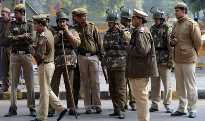 जबरन डिसइन्फेक्टेंट पिलाने से श्रमिक की रामपुर में मौत, पांच पुलिस वालों पर केस दर्ज