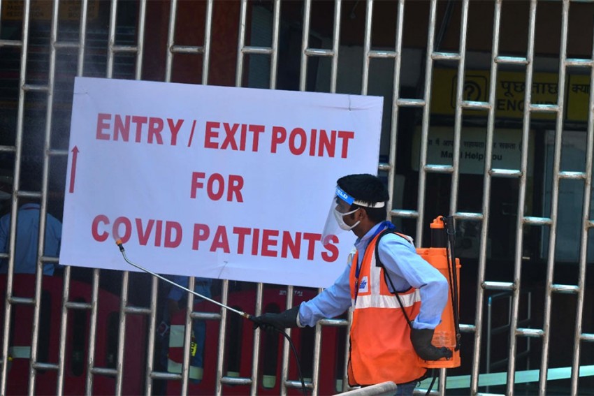 कोविड-19 टेस्ट के लिए देश भर में तय हो एक रेट, अस्पतालों में लगे सीसीटीवी: सुप्रीम कोर्ट