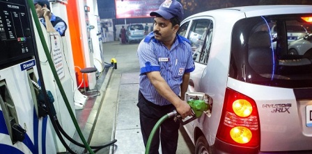 नई ऊंचाई पर पेट्रोल-डीजल के दाम, सरकार ने एक्साइज ड्यूटी में कटौती से किया इनकार
