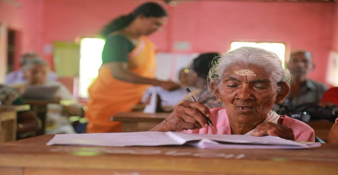 केरल: साक्षरता कार्यक्रम के तहत 96 साल की 'अम्मा' ने हासिल किए 100 में से 98 अंक