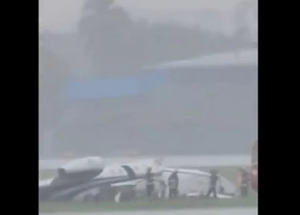 भारी बारिश के बीच मुंबई हवाई अड्डे पर चार्टर्ड उड़ान रनवे से फिसला; 8 लोग घायल