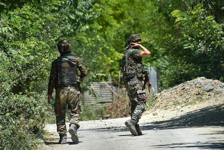 जम्मू-कश्मीर के कुलगाम में भाजपा सरपंच की आतंकियों ने गोली मारकर हत्या की