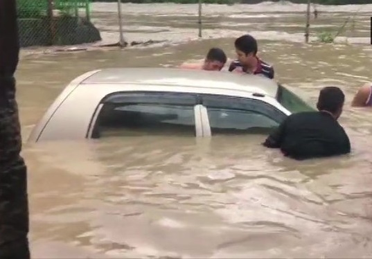 देश के कई राज्यों में बाढ़ के हालात, हिमाचल प्रदेश में 8, उत्तराखंड में 39 लोगों की मौत