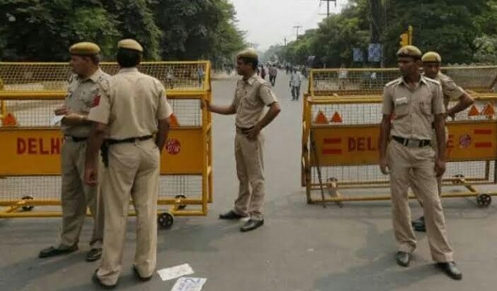 दिल्ली में आतंकी साजिश नाकाम, शकरपुर इलाके में मुठभेड़ के बाद पांच आतंकवादी गिरफ्तार