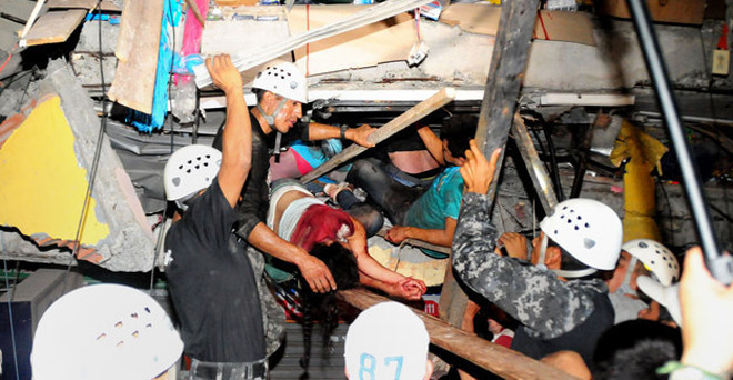 इक्वाडोर भूकंप: 413 मरे, अब भी मलबे में फंसे हैं कई लोग