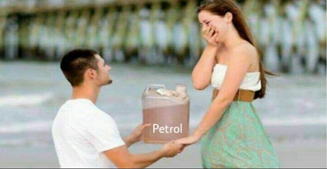 'एक पैसा पेट्रोल की कीमत तुम क्या जानो रमेश बाबू!'