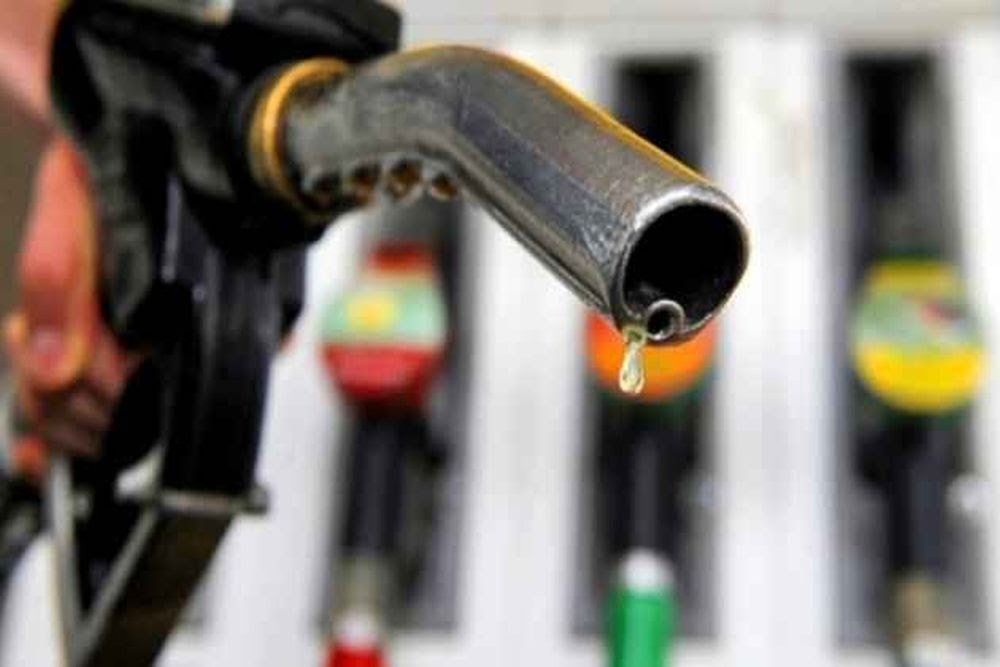 पेट्रोल, डीजल की कीमतों में फिर बढ़ोतरी; दो सप्ताह से भी कम समय में दरों में 8 रुपये का इजाफा