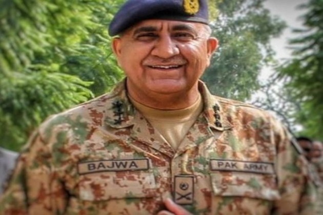 पाकिस्तान के सेना प्रमुख बाजवा के सेवा विस्तार पर लगी रोक, नोटिफिकेशन किया गया सस्पेंड