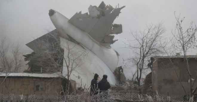किर्गिस्तान के घरों पर मालवाहक विमान दुर्घटनाग्रस्त, 32 मरे