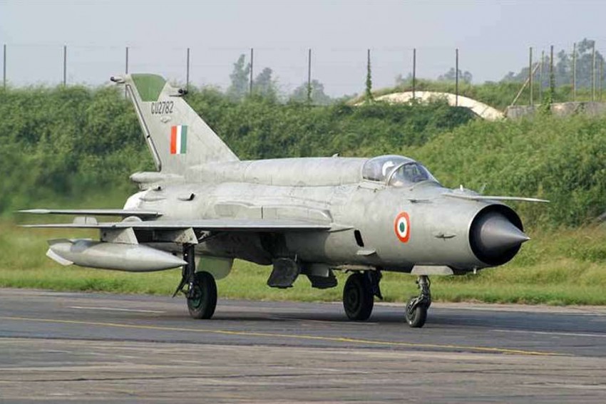 पंजाब के मोगा में मिग-21 लड़ाकू विमान दुर्घटनाग्रस्त, पायलट स्क्वाड्रन लीडर अभिनव चौधरी शहीद