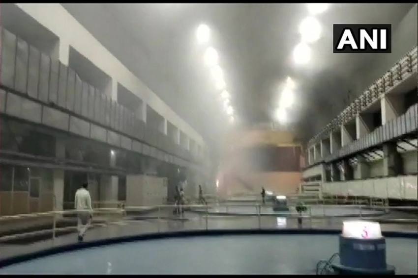तेलंगाना: पावर स्टेशन में लगी भीषण आग, 9 लोग अंदर फंसे, 2 शव बरामद
