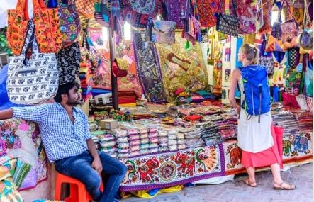 दिल्ली के बाजार आज से तीन दिनों के लिए बंद, दवा-राशन और सब्जी की दुकानें खुली रहेंगी