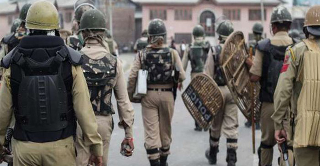 युवक का शव मिलने के बाद श्रीनगर के कुछ हिस्सों में फिर लगा कर्फ्यू