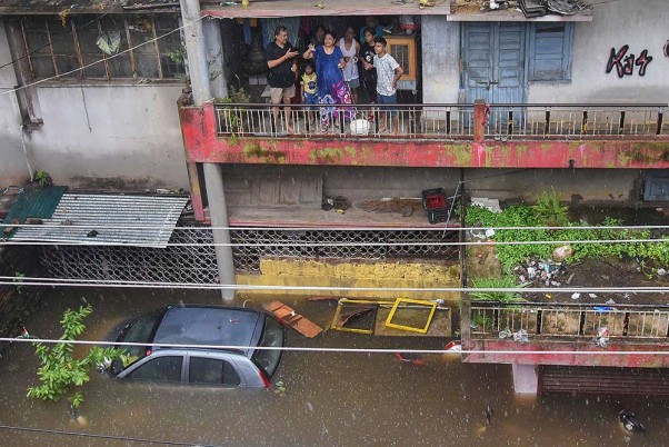 पटना के बहादुरपुर क्षेत्र में बाढ़ का दृश्य