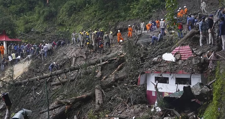 हिमाचल में बारिश: शिमला में ताजा भूस्खलन से 8 घर ढह गए, 2 लोगों के फंसे होने की आशंका; राहत अभियान शुरू