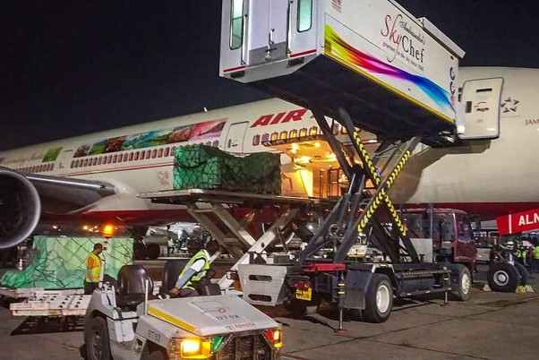 आवश्यक चिकित्सा उपकरणों के साथ चीन से दिल्ली पहुंचा एयर इंडिया का कार्गो विमान
