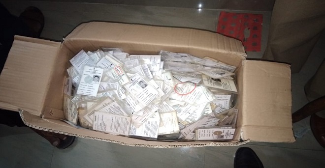 बेंगलुरू के एक फ्लैट में मिले हजारों फर्जी वोटर आईडी कार्ड, कांग्रेस-भाजपा आपस में भिड़े
