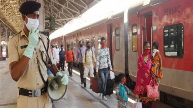 रेलवे ने कहा- श्रमिक स्पेशल के लिए गंतव्य राज्यों की अनुमति जरूरी नहीं, गृह मंत्रालय ने जारी किया नया प्रोटोकॉल
