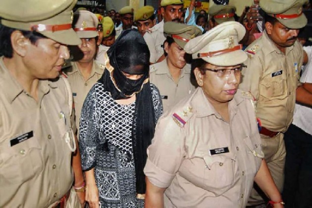 चिन्मयानंद पर रेप का आरोप लगाने वाली युवती गिरफ्तार, कोर्ट ने 14 दिन की न्यायिक हिरासत में भेजा