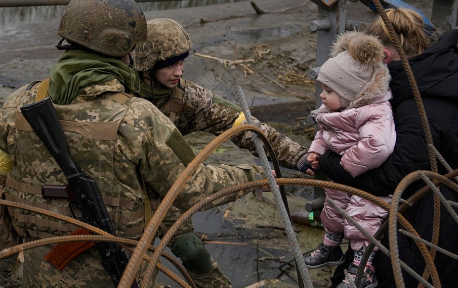यूक्रेन का आरोप- रूस ने रिहायशी इलाकों में की गोलाबारी; जेलेंस्की ने मौजूदा प्रतिबंध को बताया अपर्याप्त