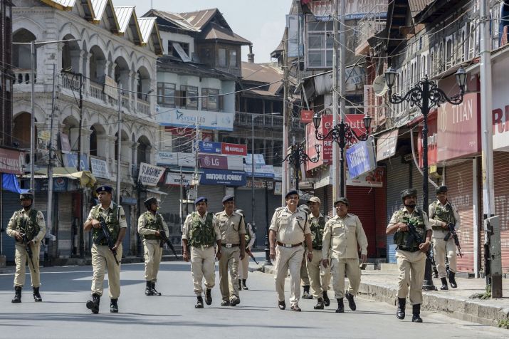 कश्मीर के सोपोर में लश्कर के 8 आतंकी गिरफ्तार, अनुच्छेद-370 हटाए जाने के बाद बड़ी कार्रवाई