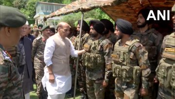 रक्षा मंत्री राजनाथ सिंह ने जम्मू-कश्मीर के राजौरी का किया दौरा, सुरक्षा स्थिति की समीक्षा की