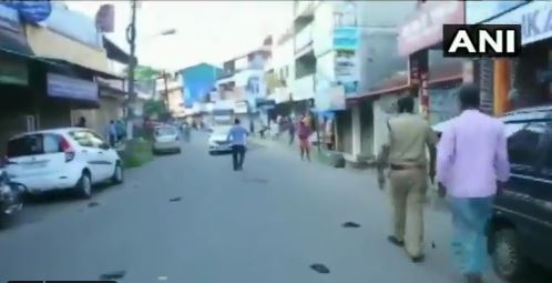घर भेजने की मांग को लेकर केरल में सड़कों पर उतरे प्रवासी मजदूर, पुलिस ने किया लाठीचार्ज
